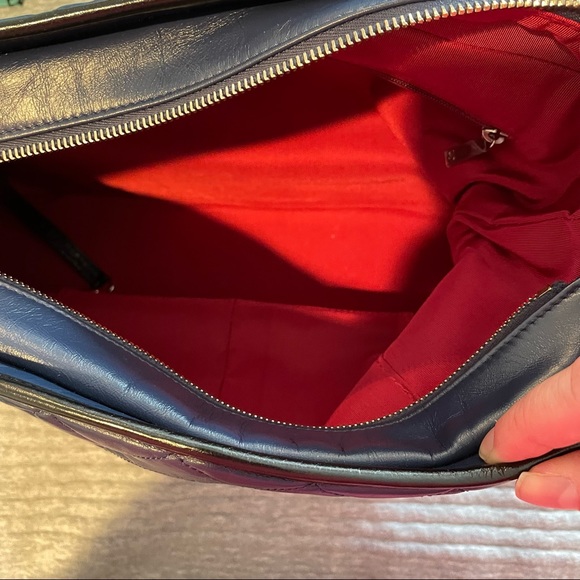 SOLD! 🥳 Chanel Gabrielle Cross body/shoulder bag Navy blue and black base - Picture 11 of 15